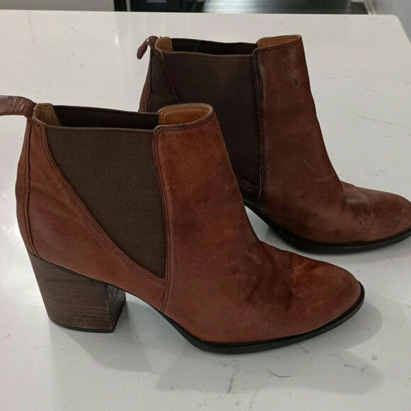 Softt Bryanne Chelsea ankle boot, leather size 8.5 women's pull on western, - Picture 2 of 8